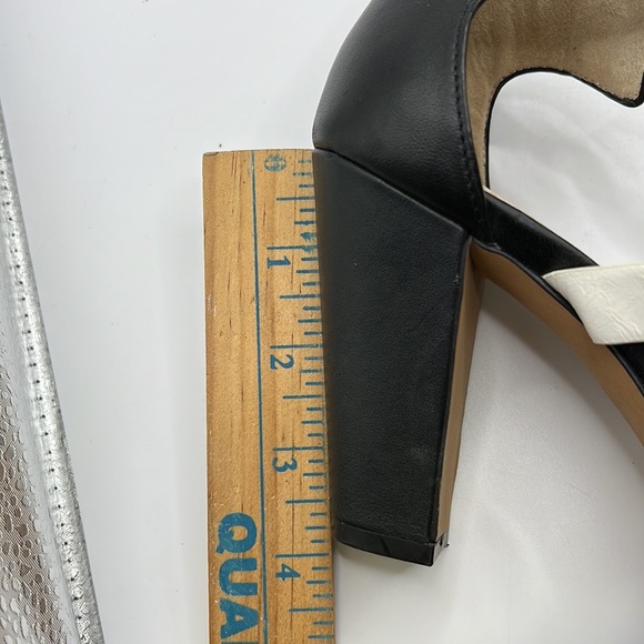 Vince Camuto Adriana Heels Gladiator Sandals Leather White Black Tan Womens 8 M - Picture 16 of 16